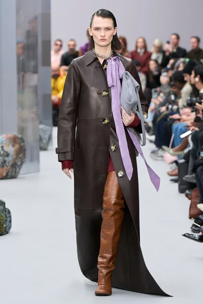 Look 18